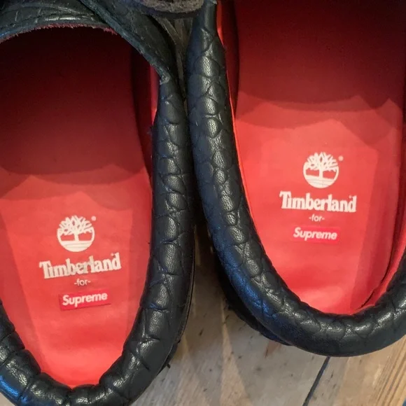 NWOT Supreme x Timberland Black Croc Embossed Leather 3 Eye Lug Handsewn Mens Buy Supreme x Timberland 3-Eye Classic Lug  main image 3